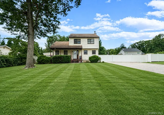 Photo 3 of Sale Pending at 14 Roosevelt Ave, Smithtown, NY 11767 | MLS# 1045135 | Listing updated on 2026-09-23