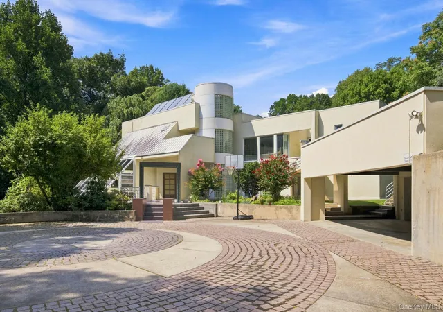 Photo 1 of Mansion for sale at 7 Mac Lean Dr, Oyster Bay, NY 11545 | MLS# 1045154 | Listing updated on 2026-10-06