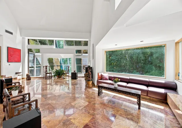 Photo 3 of Single family home for sale at 7 Mac Lean Dr, Oyster Bay, NY 11545 | MLS# 1045154 | Listing updated on 2026-10-06