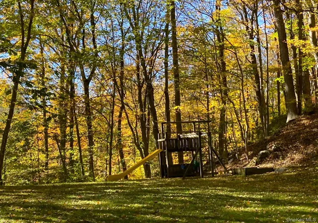 Photo 3 of Single family home for sale at 11 Smith Farm Rd, North Castle, NY 10506 | MLS# 1045155 | Listing updated on 2026-10-28
