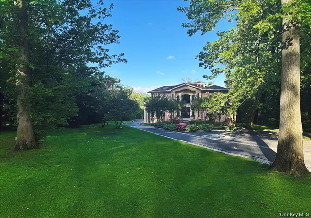 Photo 1 of Mansion for sale at 527 Manhasset Woods Rd, North Hempstead, NY 11030 | MLS# 1045158 | Listing updated on 2026-09-05