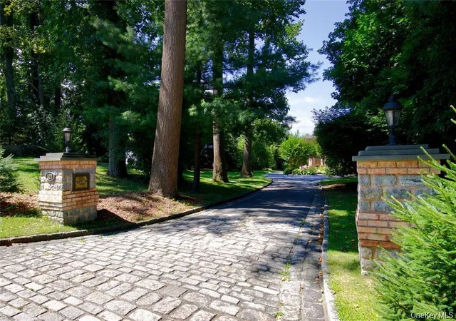 Photo 2 of Mansion for sale at 527 Manhasset Woods Rd, North Hempstead, NY 11030 | MLS# 1045158 | Listing updated on 2026-09-05