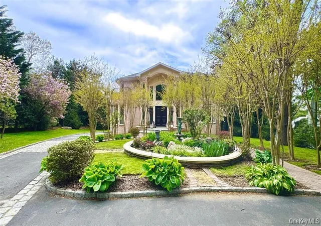 Photo 2 of Single family home for sale at 527 Manhasset Woods Rd, North Hempstead, NY 11030 | MLS# 1045158 | Listing updated on 2026-10-14