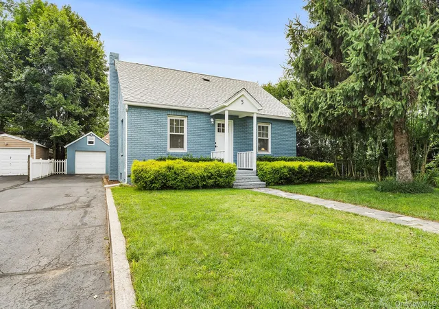 Photo 2 of Single family home for sale at 5 W Maple Ave, Ramapo, NY 10901 | MLS# 1045168 | Listing updated on 2026-09-04