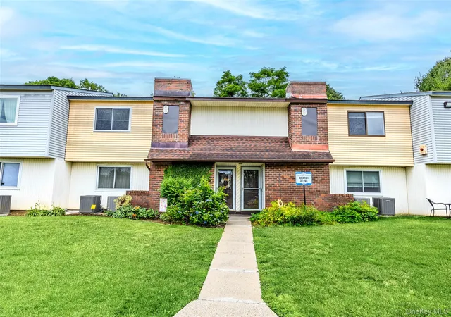 Condo for sale at 42 Pointe Cir S #0, Brookhaven, NY 11727 | MLS# 1045185