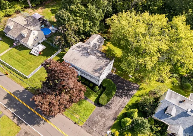Photo 3 of Single family home for sale at 92 Kings Hwy, Clarkstown, NY 10956 | MLS# 1045187 | Listing updated on 2026-10-07