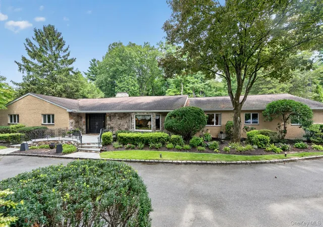 Photo 1 of Single family home for sale at 10 Dorchester Dr, Oyster Bay, NY 11545 | MLS# 1045194 | Listing updated on 2026-09-06
