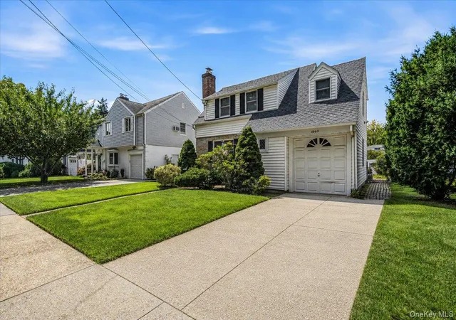 Photo 2 of Sale Pending at 1860 Rockville Dr, Hempstead, NY 11510 | MLS# 1045207 | Listing updated on 2026-09-19