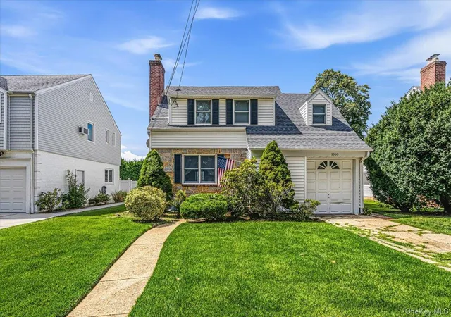 Photo 3 of Sale Pending at 1860 Rockville Dr, Hempstead, NY 11510 | MLS# 1045207 | Listing updated on 2026-09-19