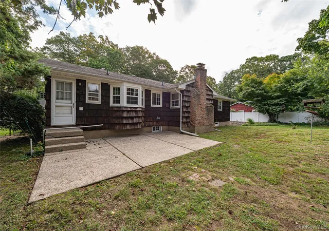 Photo 24 of Single family home for sale at 4 Huber Pl, Smithtown, NY 11780 | MLS# 1045238 | Listing updated on 2026-10-06