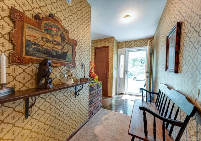 Photo 4 of Single family home for sale at 4 Huber Pl, Smithtown, NY 11780 | MLS# 1045238 | Listing updated on 2026-09-27