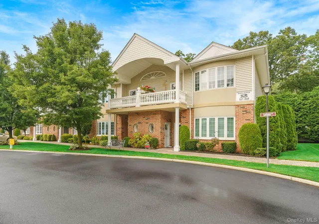 Photo 1 of Sale Pending at 30 Sarah Ct, Babylon, NY 11701 | MLS# 1045244 | Listing updated on 2026-10-02