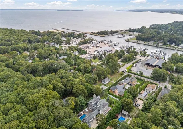 Photo 2 of Mansion for sale at 33a Newtown Rd, Southampton, NY 11946 | MLS# 1045249 | Listing updated on 2026-09-01