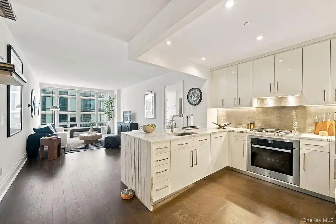 Listing Photo 2 - Condo for sale in 50 Riverside Blvd located at 50 Riverside Blvd, New York City, NY 10069 - Unit #15M