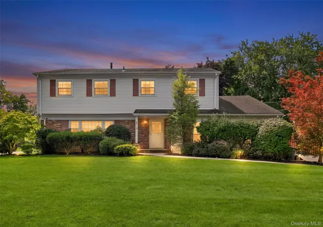 Photo 2 of Single family home for sale at 21 Argow Pl, Clarkstown, NY 10954 | MLS# 1045259 | Listing updated on 2026-09-17