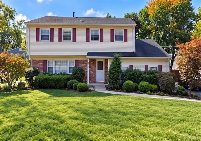 Photo 2 of Single family home for sale at 21 Argow Pl, Clarkstown, NY 10954 | MLS# 1045259 | Listing updated on 2026-10-19