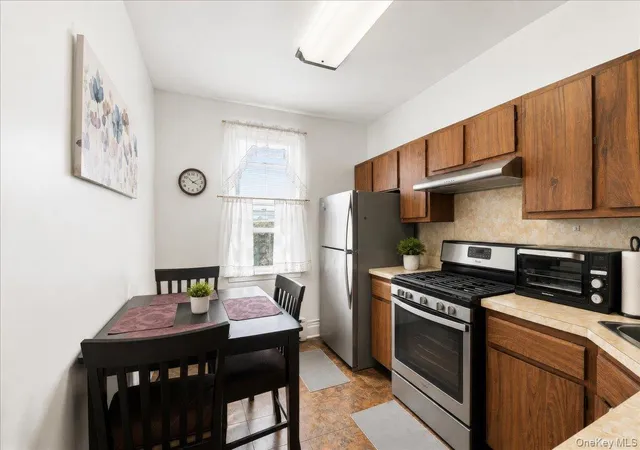 Listing Photo 4 - Condo for sale in building located at 1581 Hollywood Ave, New York, NY 10461