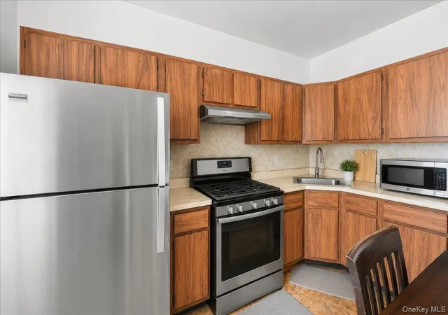 Listing Photo 5 - Condo for sale in building located at 1581 Hollywood Ave, New York, NY 10461