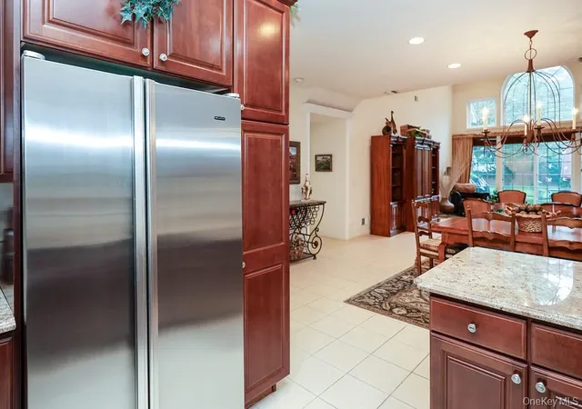 Photo 3 of Condo for sale at 643 Verona Dr, Huntington, NY 11747 | MLS# 1045271 | Listing updated on 2026-09-06