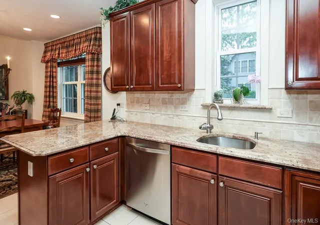 Photo 4 of Condo for sale at 643 Verona Dr, Huntington, NY 11747 | MLS# 1045271 | Listing updated on 2026-09-06