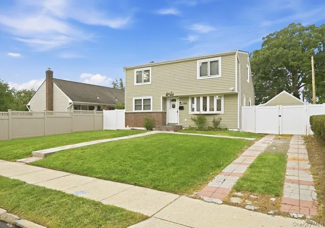 Photo 2 of Sale Pending at 828 Bruce Dr, Hempstead, NY 11793 | MLS# 1045276 | Listing updated on 2026-10-07