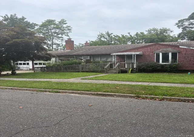 Photo 1 of Single family home for sale at 1 Cherokee St, Oyster Bay, NY 11758 | MLS# 1045287 | Listing updated on 2026-09-02