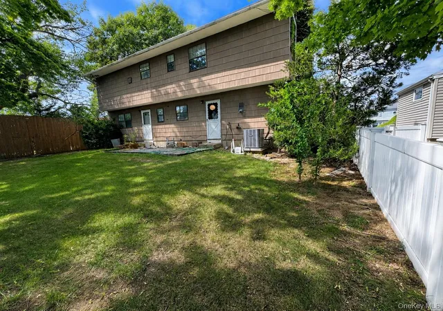 Photo 3 of House for sale at 7 Roberts Ln, Hempstead, NY 11516 | MLS# 1045295 | Listing updated on 2026-09-02