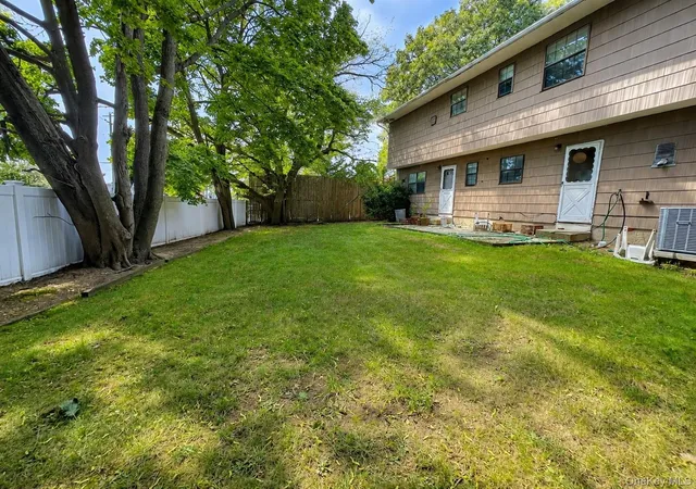 Photo 4 of House for sale at 7 Roberts Ln, Hempstead, NY 11516 | MLS# 1045295 | Listing updated on 2026-09-02