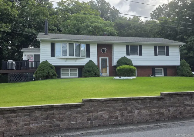Single family home for sale at 7 Townsend Pl, Chester Town, NY 10918 | MLS# 1045305