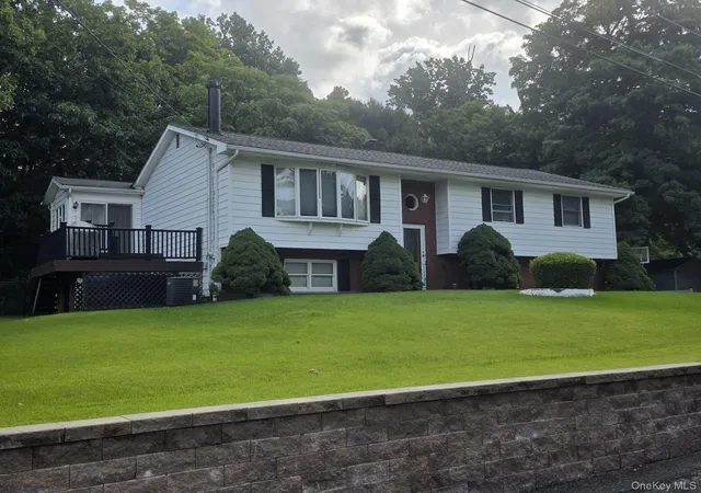 Photo 1 of Single family home for sale at 7 Townsend Pl, Chester Town, NY 10918 | MLS# 1045305 | Listing updated on 2026-10-28