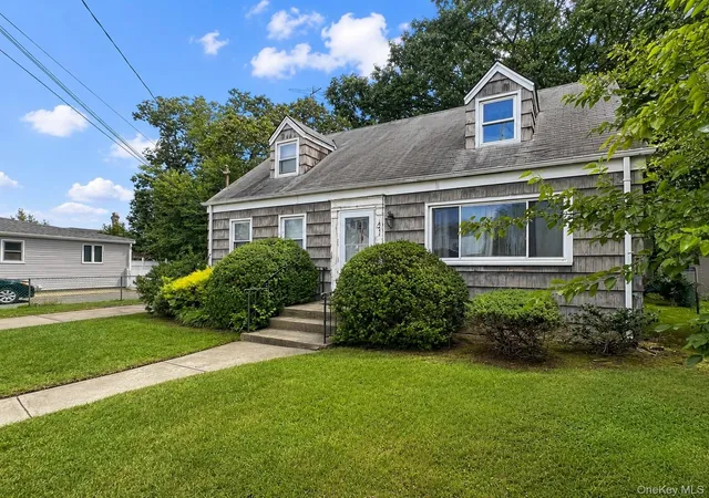 Listing Photo 4 - Condo for sale in building located at 471 Eureka Ave, Hempstead, NY 11003