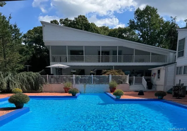 Photo 3 of Mansion for sale at 5 Carol Ln, Oyster Bay, NY 11545 | MLS# 1045340 | Listing updated on 2026-09-18