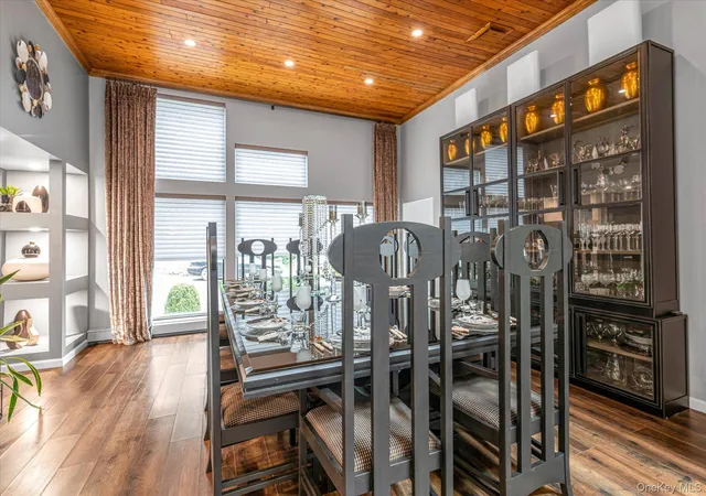 Photo 3 of Mansion for sale at 5 Carol Ln, Oyster Bay, NY 11545 | MLS# 1045340 | Listing updated on 2026-10-09