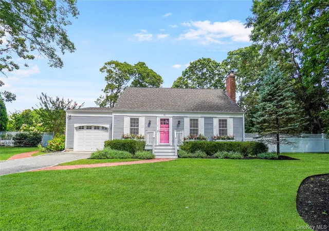 Photo 1 of Single family home for sale at 10 Tall Oak Ln, Southampton, NY 11960 | MLS# 1045357 | Listing updated on 2026-09-05