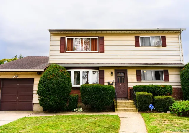 Photo 3 of Sale Pending at 191 N Virginia Ave, Oyster Bay, NY 11758 | MLS# 1045363 | Listing updated on 2026-09-16