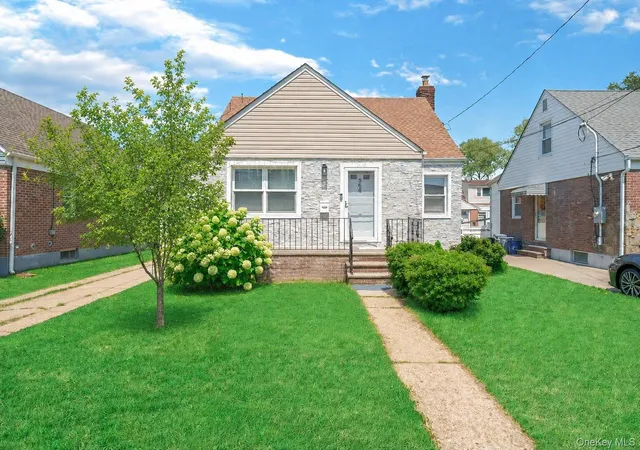 Photo 1 of Single family home for sale at 35 79th Avenue, North Hempstead, NY 11040 | MLS# 1045376 | Listing updated on 2026-10-04