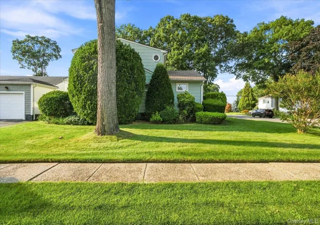 Photo 4 of Single family home for sale at 1426 Meadow Ln, Hempstead, NY 11783 | MLS# 1045377 | Listing updated on 2026-09-19