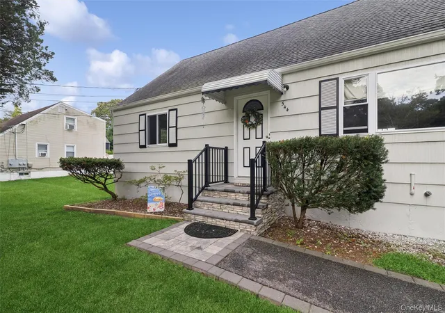 Photo 2 of Single family home for sale at 544 Park Ave, Brookhaven, NY 11720 | MLS# 1045406 | Listing updated on 2026-09-05