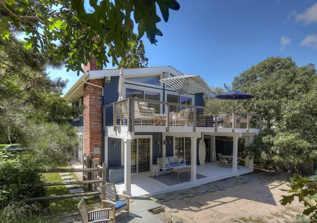 Photo 2 of Single family home for sale at 18 Cliff Rd, East Hampton, NY 11930 | MLS# 1045420 | Listing updated on 2026-09-02