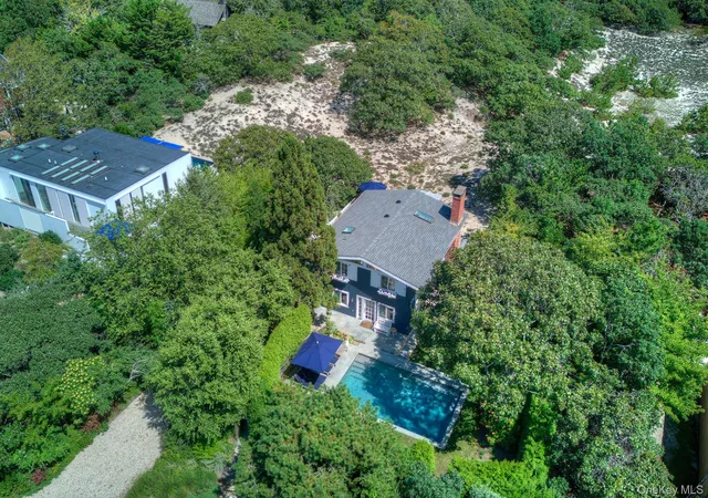 Photo 4 of Single family home for sale at 18 Cliff Rd, East Hampton, NY 11930 | MLS# 1045420 | Listing updated on 2026-09-02