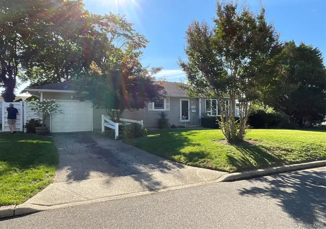 Photo 1 of Single family home for sale at 28 Pleasant Ave, Oyster Bay, NY 11735 | MLS# 1045429 | Listing updated on 2026-09-02