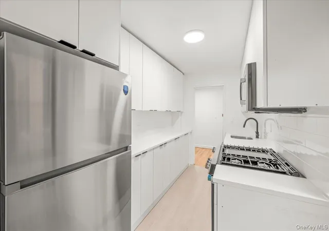 Photo 3 of Condo for sale at 3260 Netherland Ave #2F, New York, NY 10463 | MLS# 1045434 | Listing updated on 2026-09-02