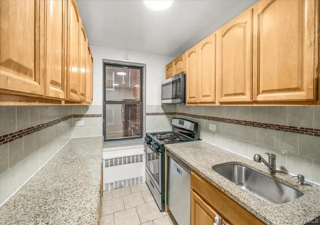 Photo 3 of Condo for sale at 3260 Netherland Ave #2H, New York, NY 10463 | MLS# 1045442 | Listing updated on 2026-09-02
