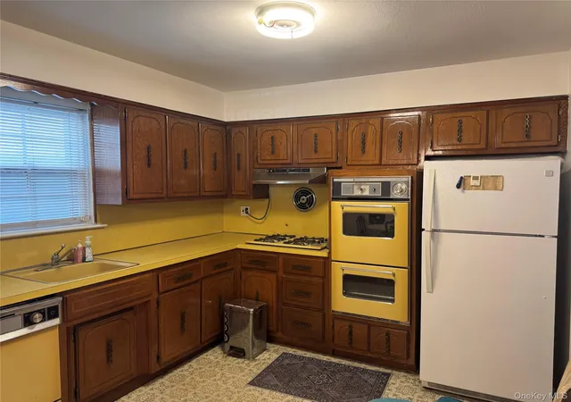 Listing Photo 5 - Condo for sale in building located at 48-35 92nd St, New York, NY 11373