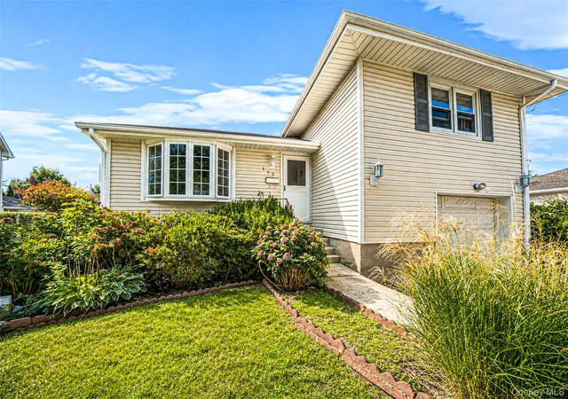 Photo 1 of Single family home for sale at 172 Walnut, Oyster Bay, NY 11758 | MLS# 1045460 | Listing updated on 2026-09-06
