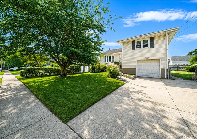 Photo 2 of Single family home for sale at 172 Walnut, Oyster Bay, NY 11758 | MLS# 1045460 | Listing updated on 2026-09-06
