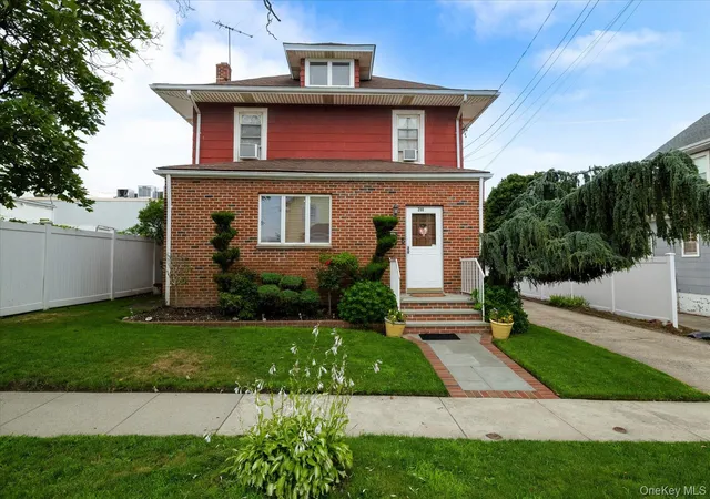 Single family home for sale at 298 Lincoln Pl, Hempstead, NY 11559 | MLS# 1045464