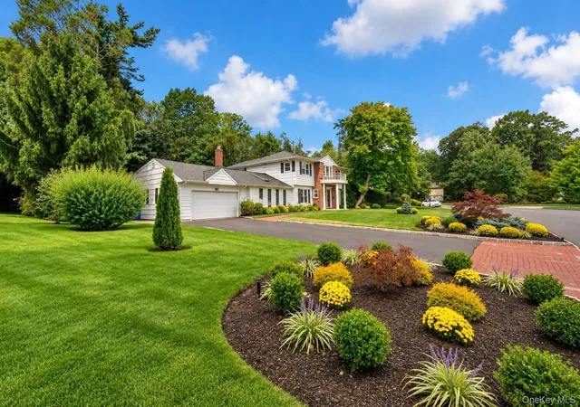 Photo 2 of Single family home for sale at 20 Chestnut Dr, North Hempstead, NY 11576 | MLS# 1045469 | Listing updated on 2026-09-30