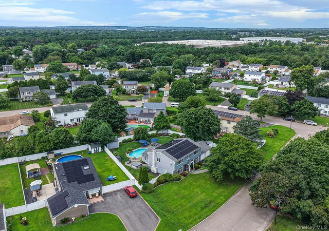 Photo 42 of Sale Pending at 4 Loma St, Brookhaven, NY 11763 | MLS# 1045470 | Listing updated on 2026-09-16