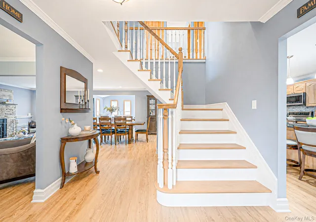 Photo 4 of Sale Pending at 4 Loma St, Brookhaven, NY 11763 | MLS# 1045470 | Listing updated on 2026-09-16
